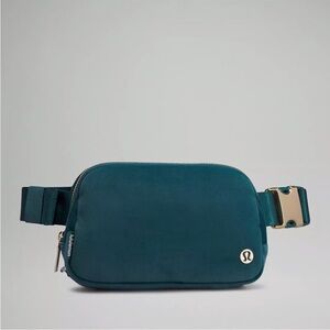 NWOT Lululemon Green Jasper Velour Belt Bag 1L - Unisex